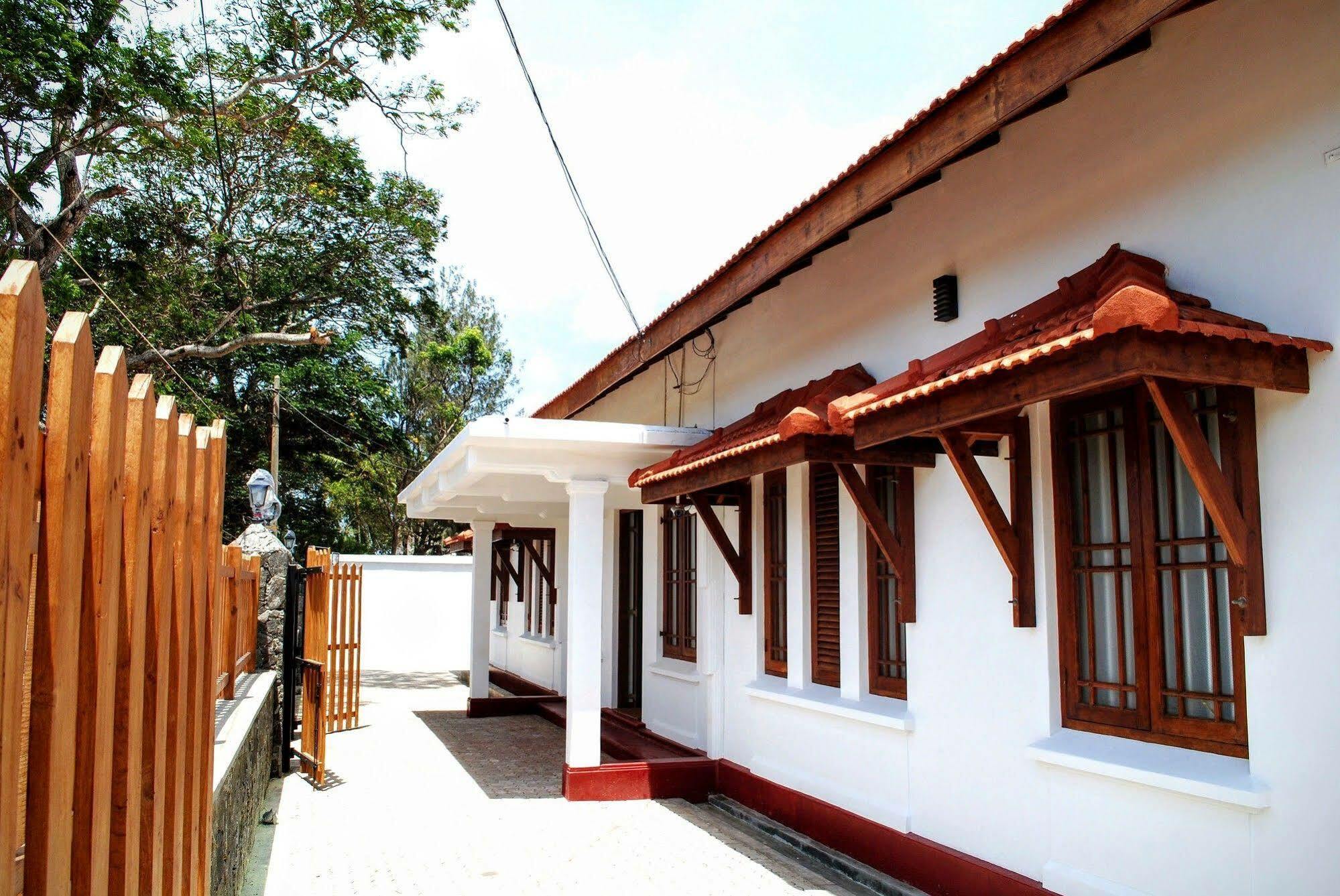 Miura Dutch Edge Hotel Negombo Kültér fotó